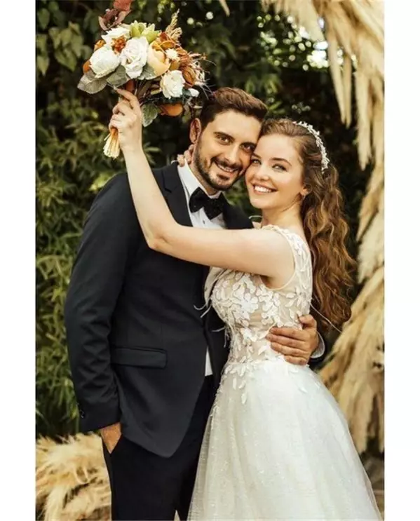 Sihirli Annem'in 'Ceren'i Gizem Güven, 17 aylık futbolcu eşiyle boşanma kararı aldı