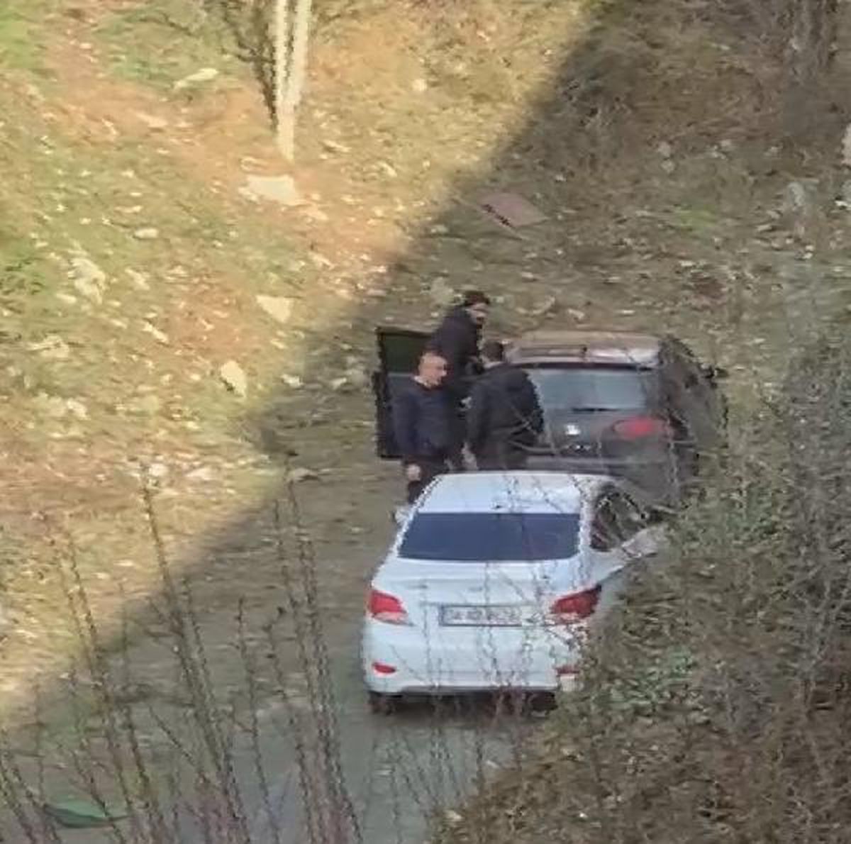 Son dakika haber! GÖKTÜRK'TE POLİS VE KORSAN TAKSİCİ ARASINDAKİ KOVALAMACA TARLALARIN ARASINDA SON BULDU