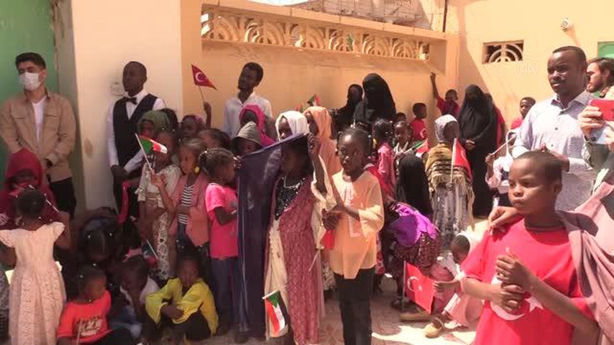 HARTUM -Türkiye'nin Hartum Büyükelçisi Neziroğlu, Sudan'daki yetim eğitim merkezini ziyaret etti