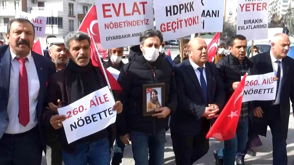 HDP önündeki ailelerin direnişine bir aile daha katıldı