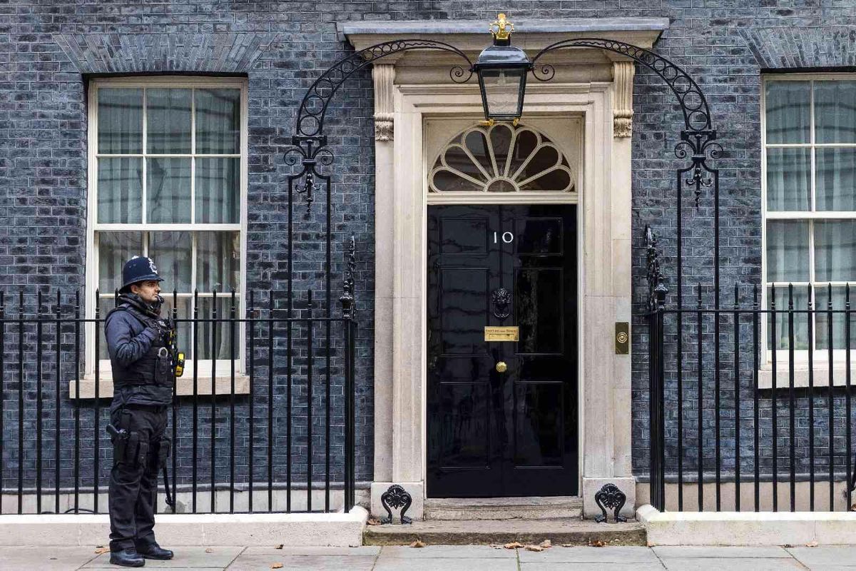 Johnson\'ın kısıtlama döneminde yaptığı partilere ilişkin yeni fotoğraf basına sızdırıldı