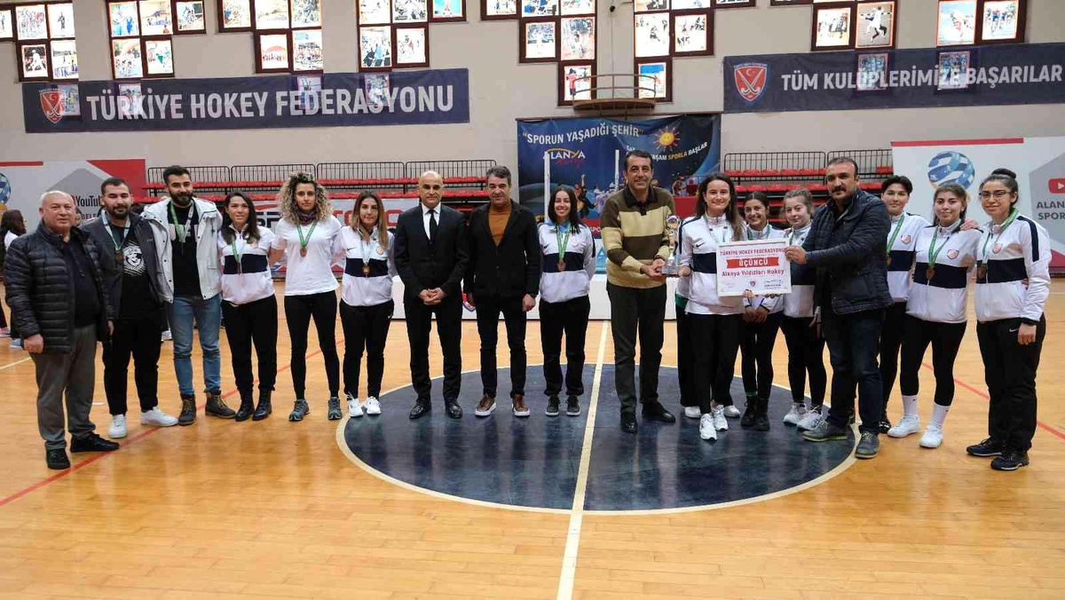Kadınlar Salon Hokeyi Süper Lig 2. etap şampiyonu Gaziantep Doruk