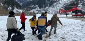 Son dakika haber | KALÇA KEMİĞİ KIRILDI, YOLU KAPALI KÖYÜNDEN AMBULANS HELİKOPTERLE ALINDI