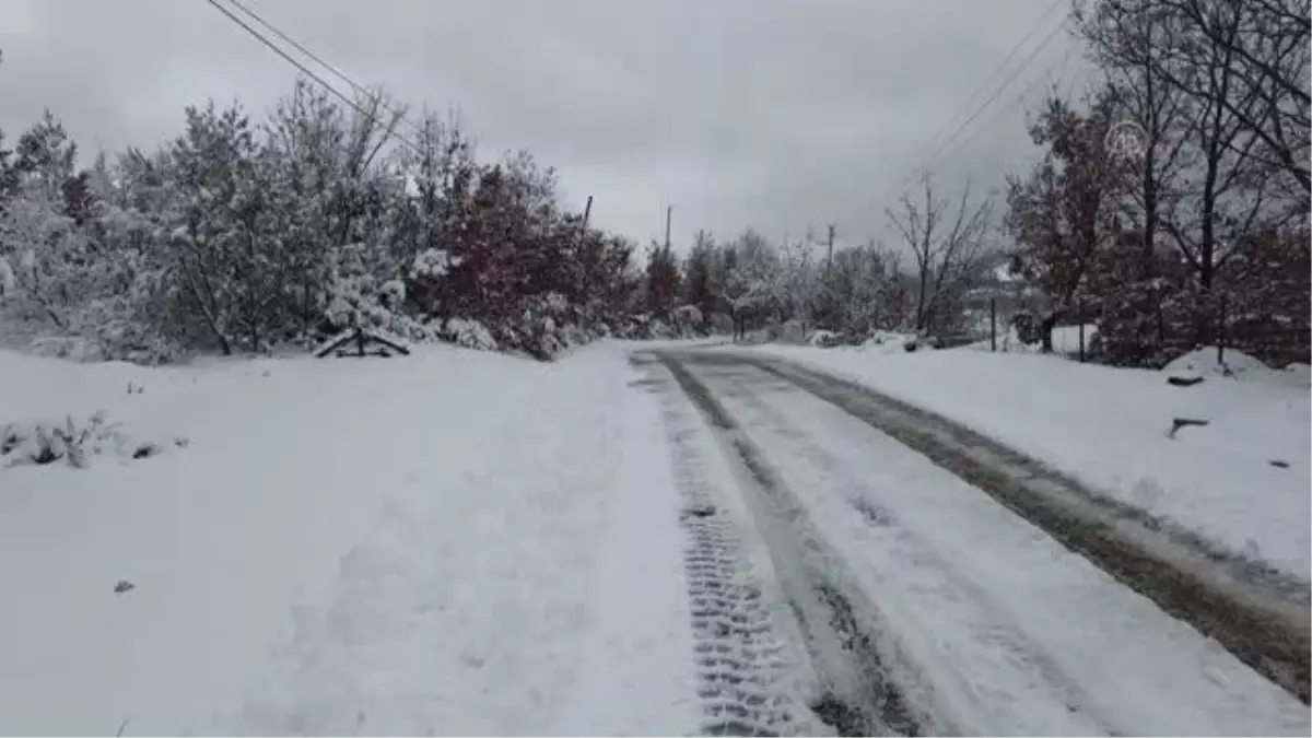 Kar nedeniyle 10 mahallenin yolu ulaşıma kapandı