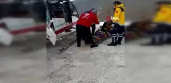 Kar nedeniyle mahsur kalan 81 yaşındaki hasta için hava ambulansı köye indi