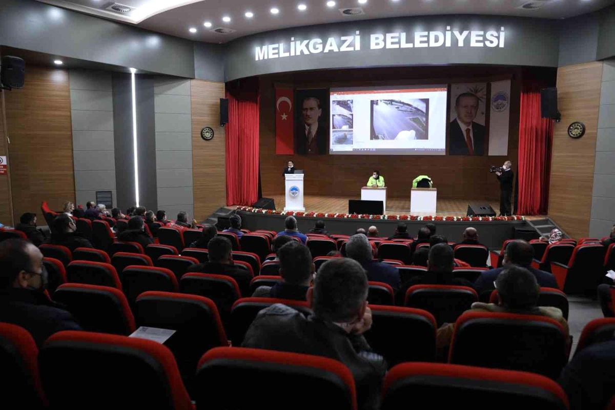 Melikgazi Belediyesi personeline güvenli sürüş eğitimi
