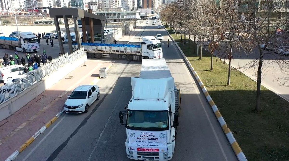 Şanlıurfa\'dan Suriye\'ye 7 tır yardım malzemesi gönderildi