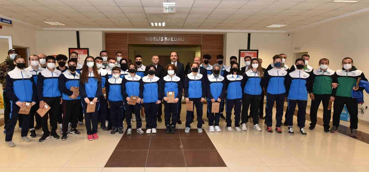 Selçuklu\'da başarılı sporculara ödül