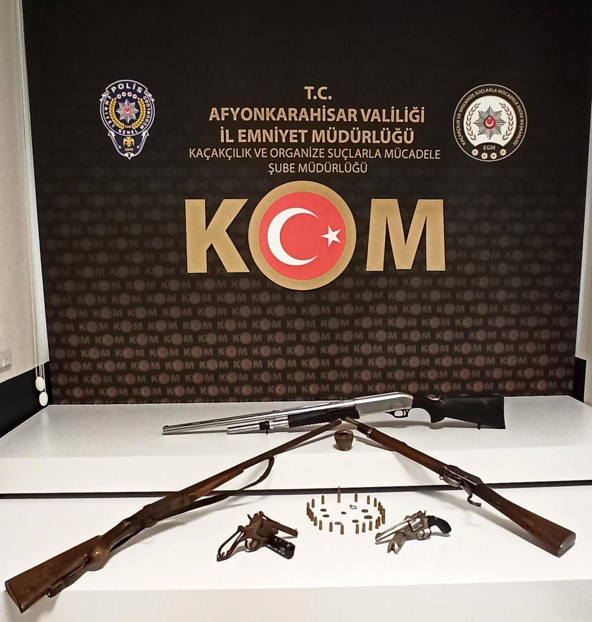 Son dakika haberleri | Silah kaçakçılığı yaptığı iddia edilen şahıs tarihi eserlerle yakalandı
