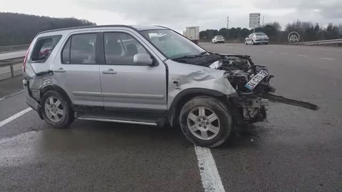 Şile\'de bariyerlere çarpan cipin sürücüsü yaralandı