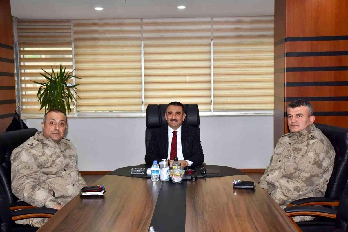 Şırnak Jandarma Bölge Komutanı Tekin Aktemur, Vali Hacıbektaşoğlu\'nu ziyaret etti