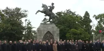 Siyasi partilerin il başkanlarından Atatürk Anıtı önünde açıklama