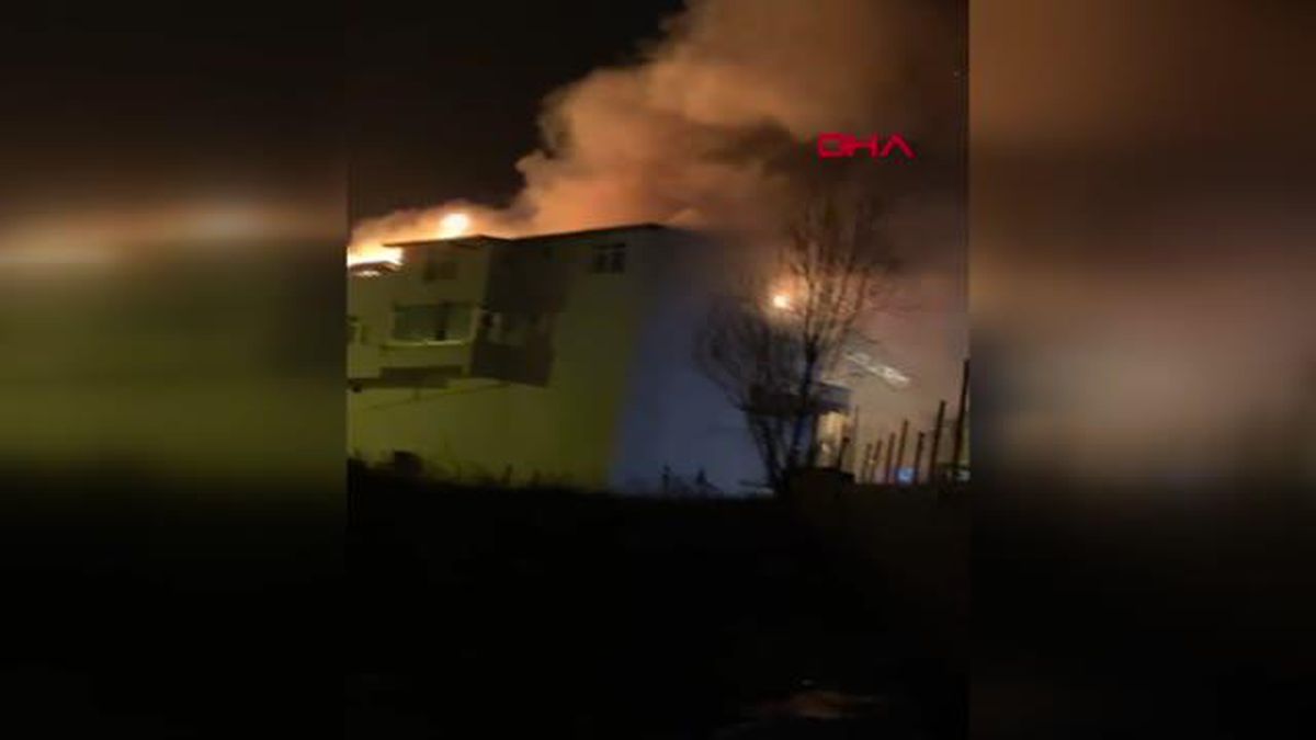 Son dakika haber... SULTANBEYLİ'DE TEK KATLI BİNADAKİ YANGIN PANİĞE NEDEN OLDU