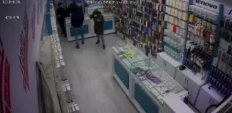 Tamircide değişim sırasında duman çıkaran batarya korkuya neden oldu