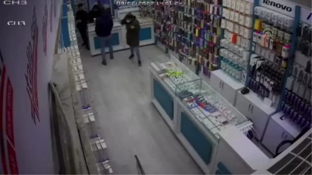 Tamircide değişim sırasında duman çıkaran batarya korkuya neden oldu