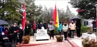 TÜRKİYE'NİN İLK KADIN ŞEHİT PİLOTU AYFER GÖK, MEZARI BAŞINDA ANILDI