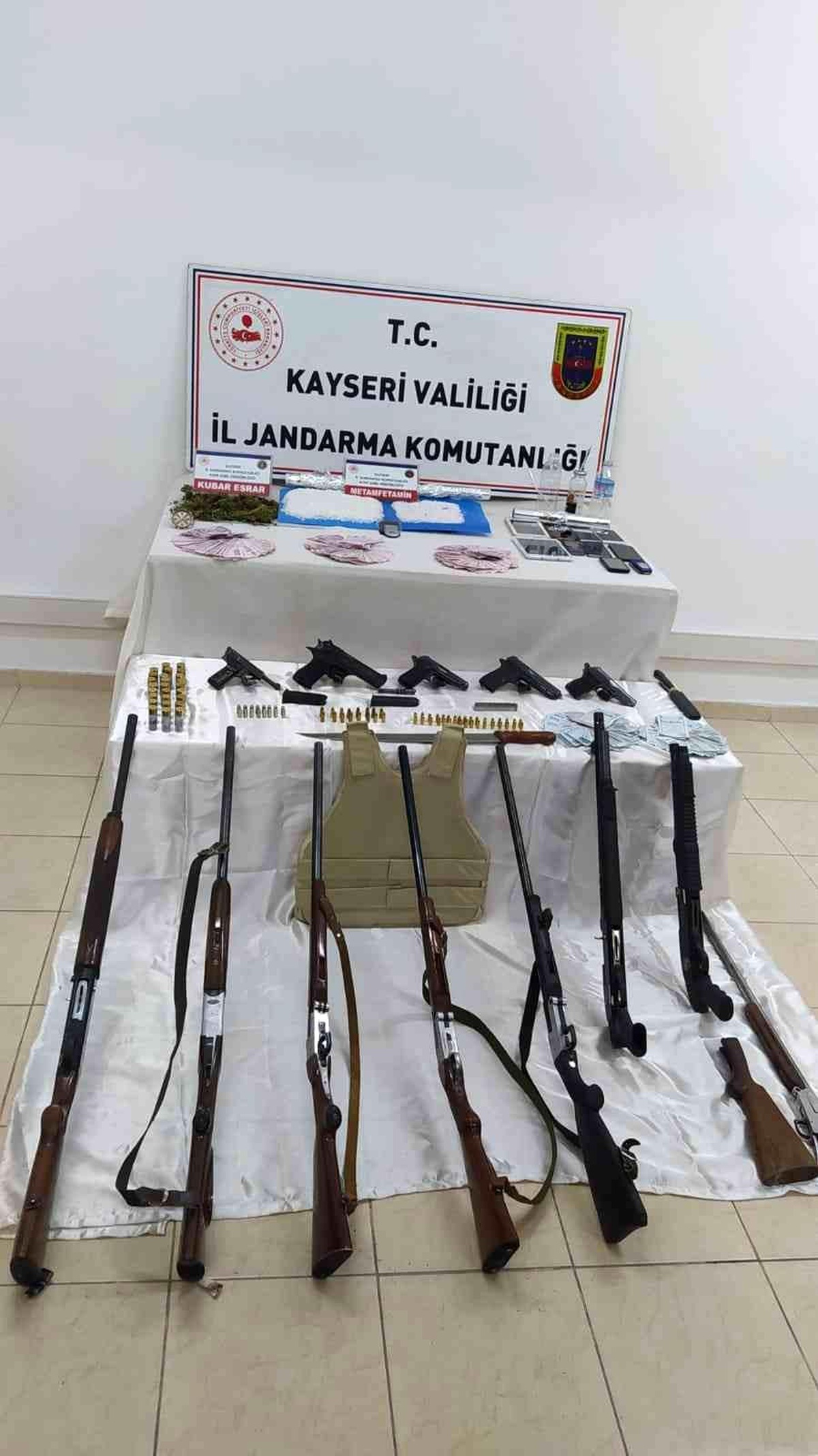 Son dakika haber... Uyuşturucu tacirleri jandarma operasyonu ile yakalandı