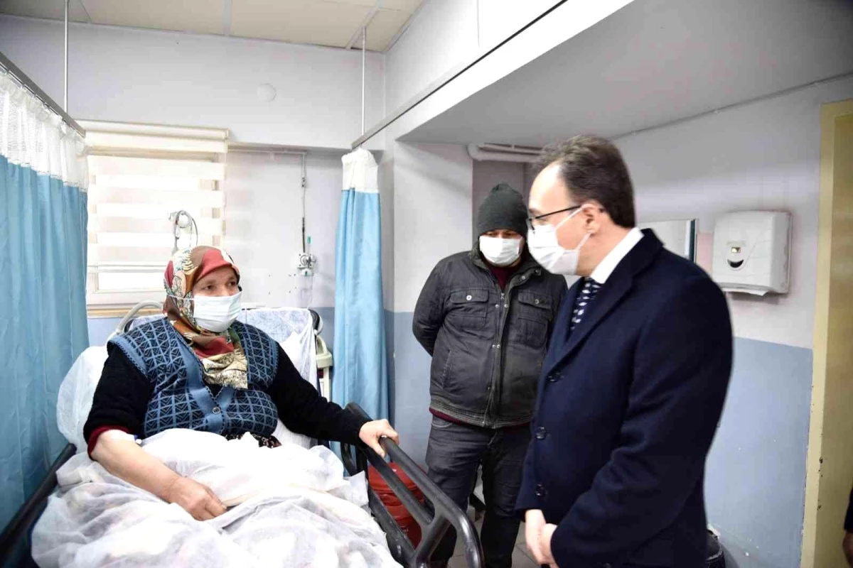 Vali Dr. Kemal Kızılkaya yangında yaralanan çifti ziyaret etti