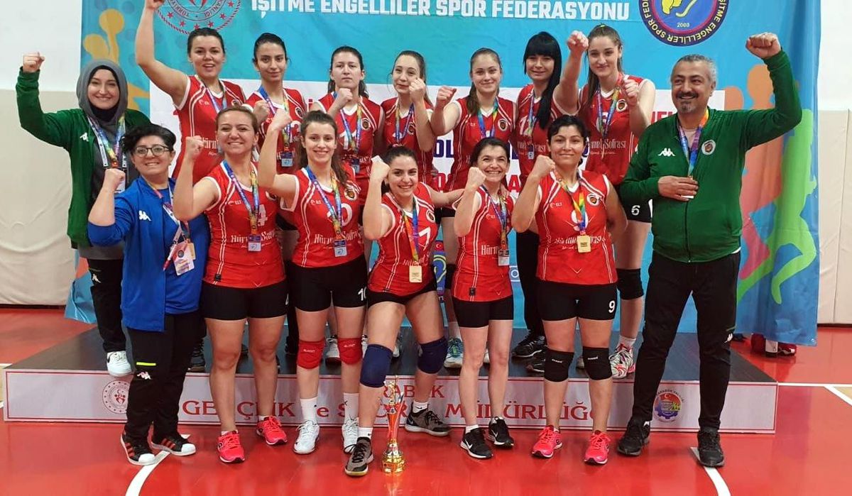 Voleybol takımı Türkiye Şampiyonu oldu