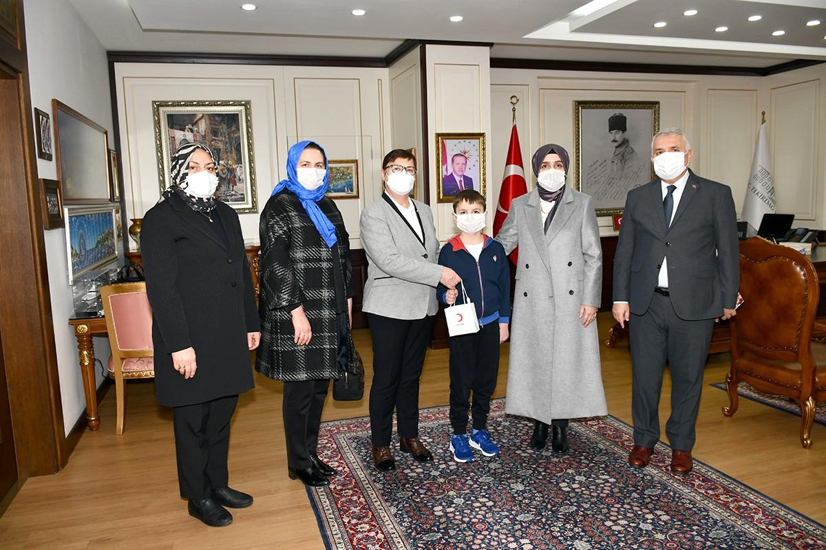 Yaşı küçük gönlü büyük: Harçlığıyla tekerlekli sandalye bağışladı