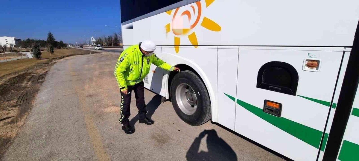Yolcu taşıyan araçlarda kış lastiği ve emniyet kemeri denetimi