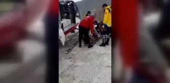 Yolu kapalı köydeki hastaya ambulans helikopterle ulaşıldı