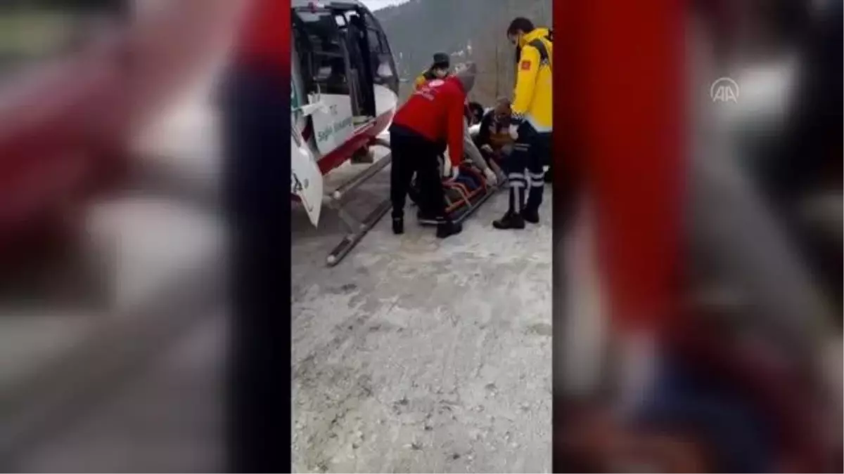 Yolu kapalı köydeki hastaya ambulans helikopterle ulaşıldı