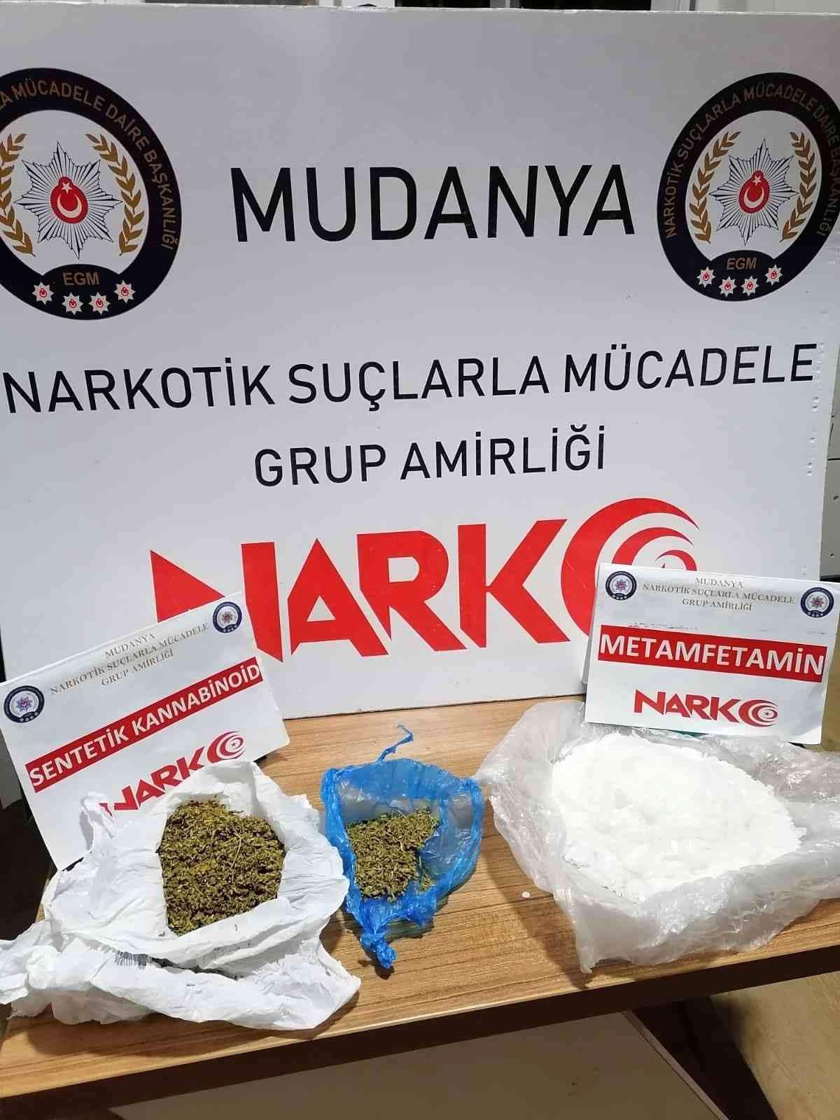 Ailece uyuşturucuyla yakalandılar
