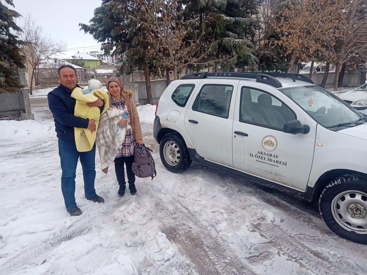 Aksaray\'da araçlarıyla tipide mahsur kalan aile kurtarıldı