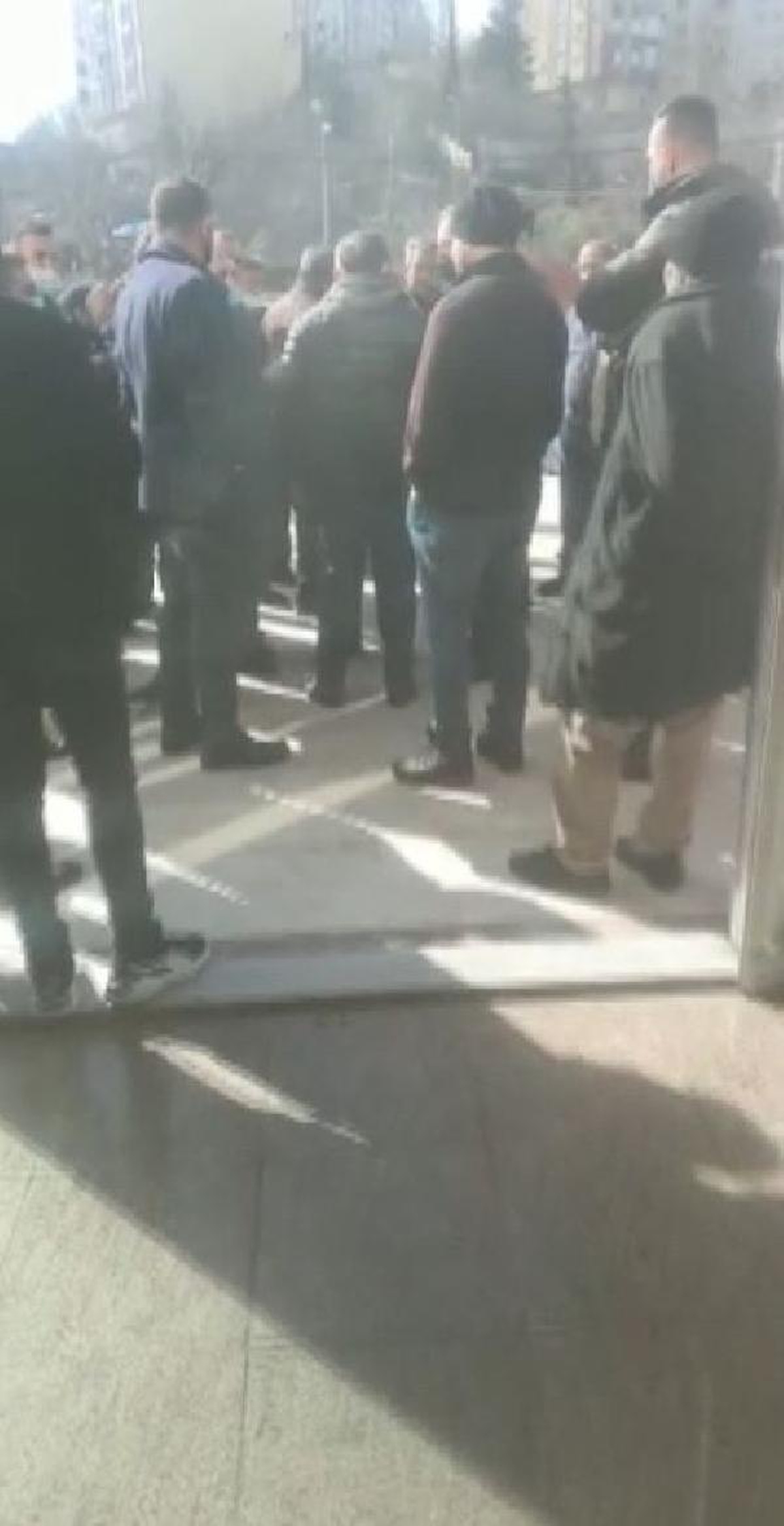 ALİBEYKÖY\'DE ÇİÇEKÇİLER FİYATLARI BEĞENMEDİ, MEZATI TERK ETTİ