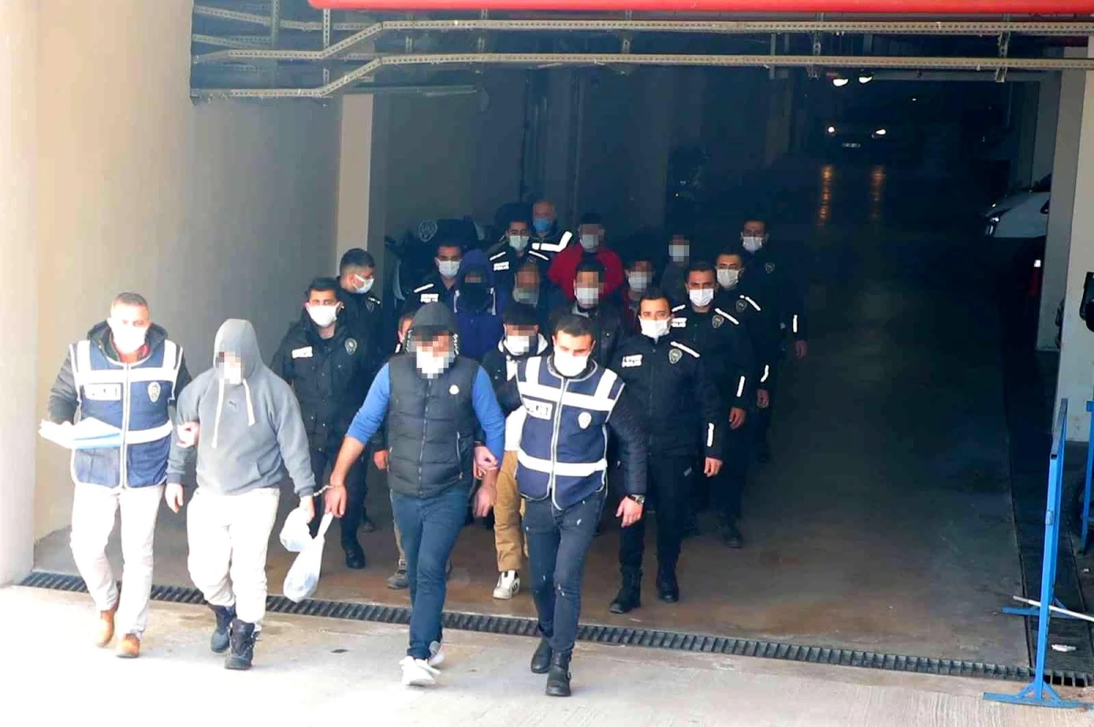 Antalya\'da eş zamanlı operasyonlarda 58 aranan şahıs yakalandı