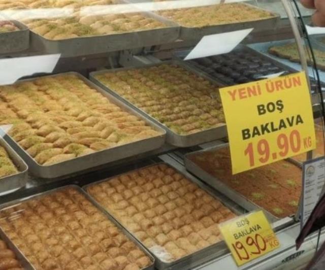 Artan maliyetler bunu da yaptırdı! Tatlıcılar, içinde herhangi bir malzeme olmayan 'boş baklava' satmaya başladı