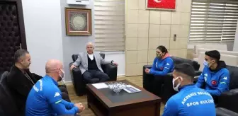 Başkan Gültak'tan şampiyon sporculara ödül