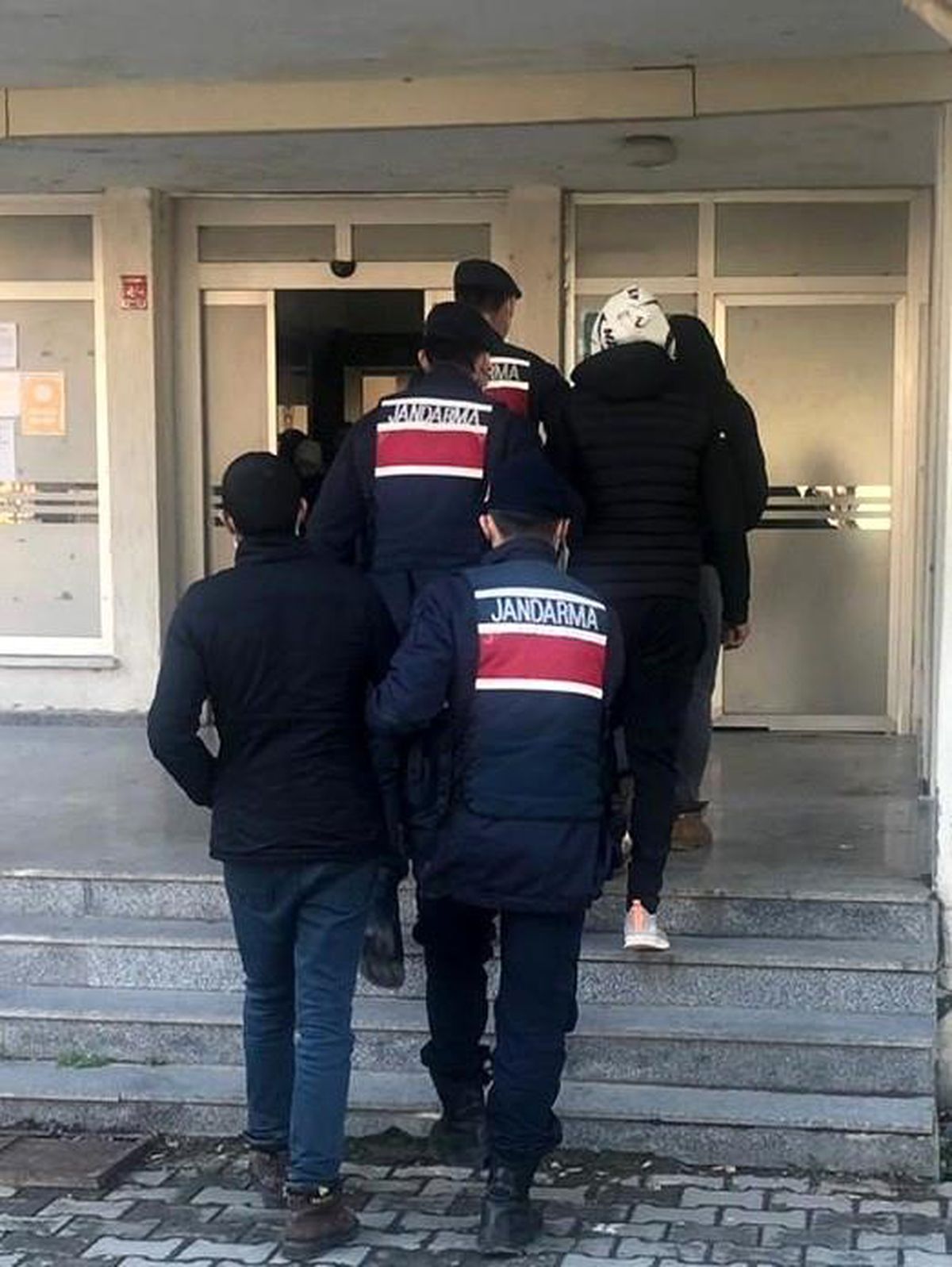 Çanakkale\'de enerji nakil kablosu çalan 3 kişi yakalandı