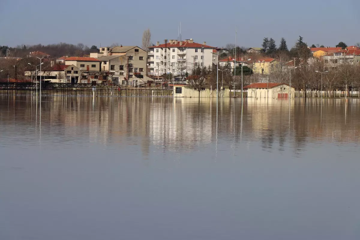 Ergene Nehri\'nin debisi Kırklareli\'nde düşerken, Edirne\'de artışını sürdürüyor