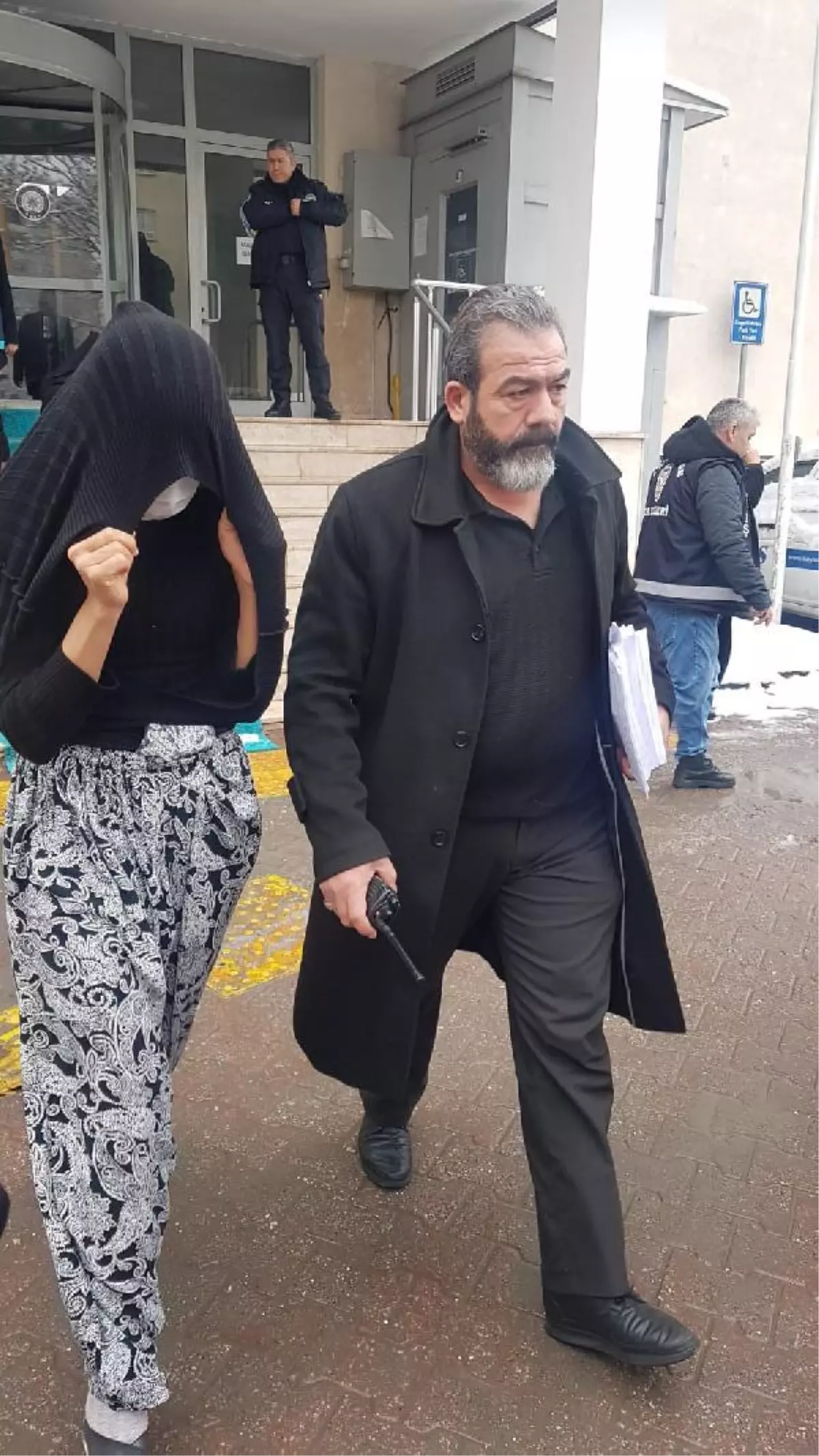 Evlerden ziynet eşyası çalan 5 kardeş yakalandı (2)