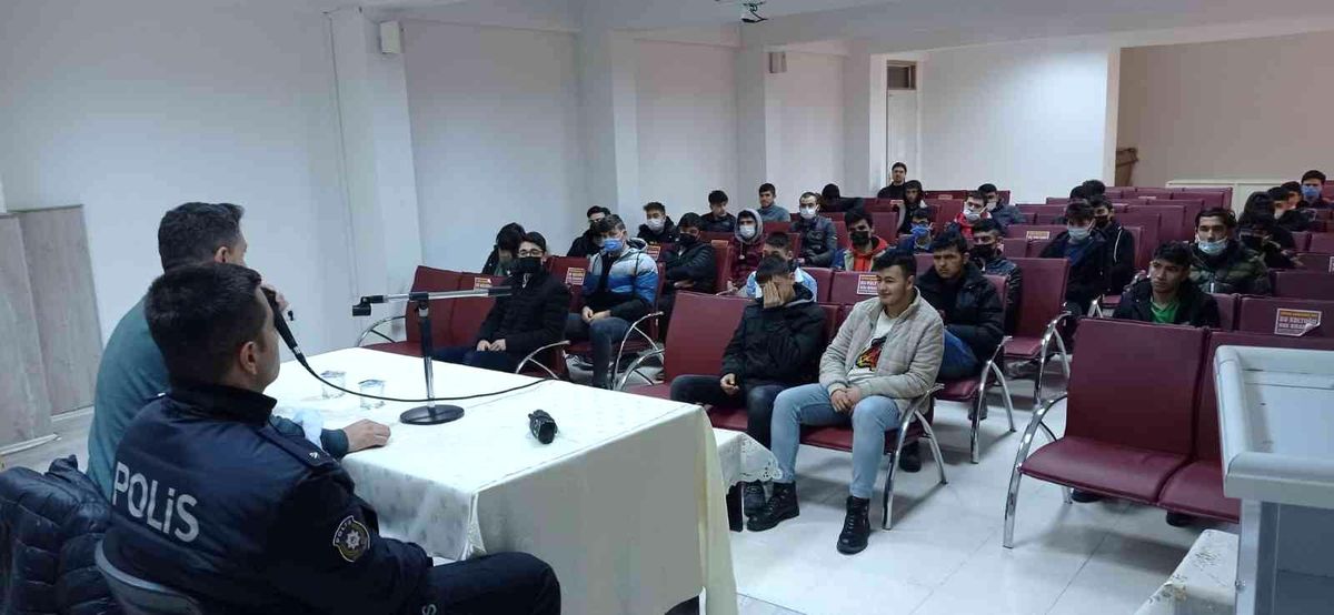 Son dakika... Gediz\'de öğrencilere polislik mesleği tanıtıldı