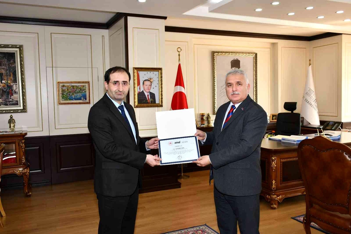 Son dakika haberi... İçişleri Bakanı Soylu\'dan Kapaklı Kaymakamı\'na takdir belgesi