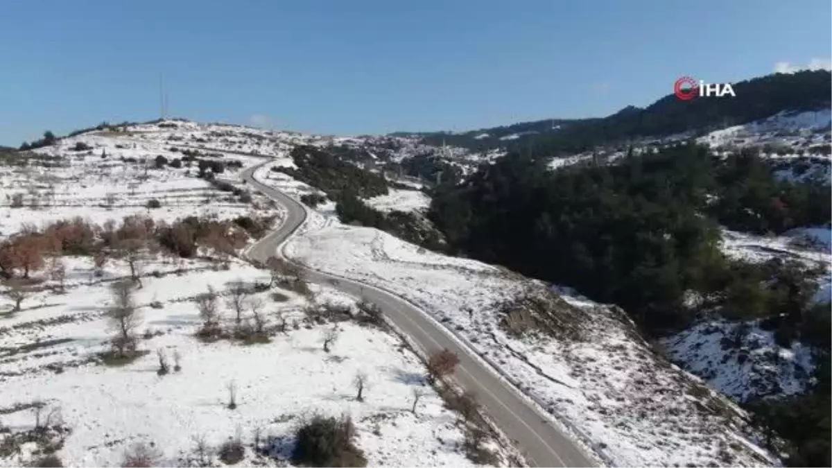 İzmirliler karın keyfini doyasıya çıkardı... Kardan adam yapıp kartopu oynadılar