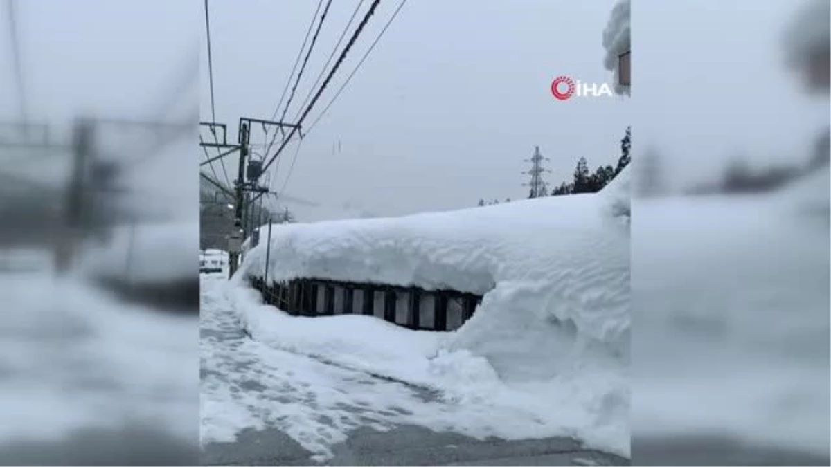 Japonya\'da şiddetli kar hayatı olumsuz etkiledi209 uçuş, 67 tren seferi iptal edildi