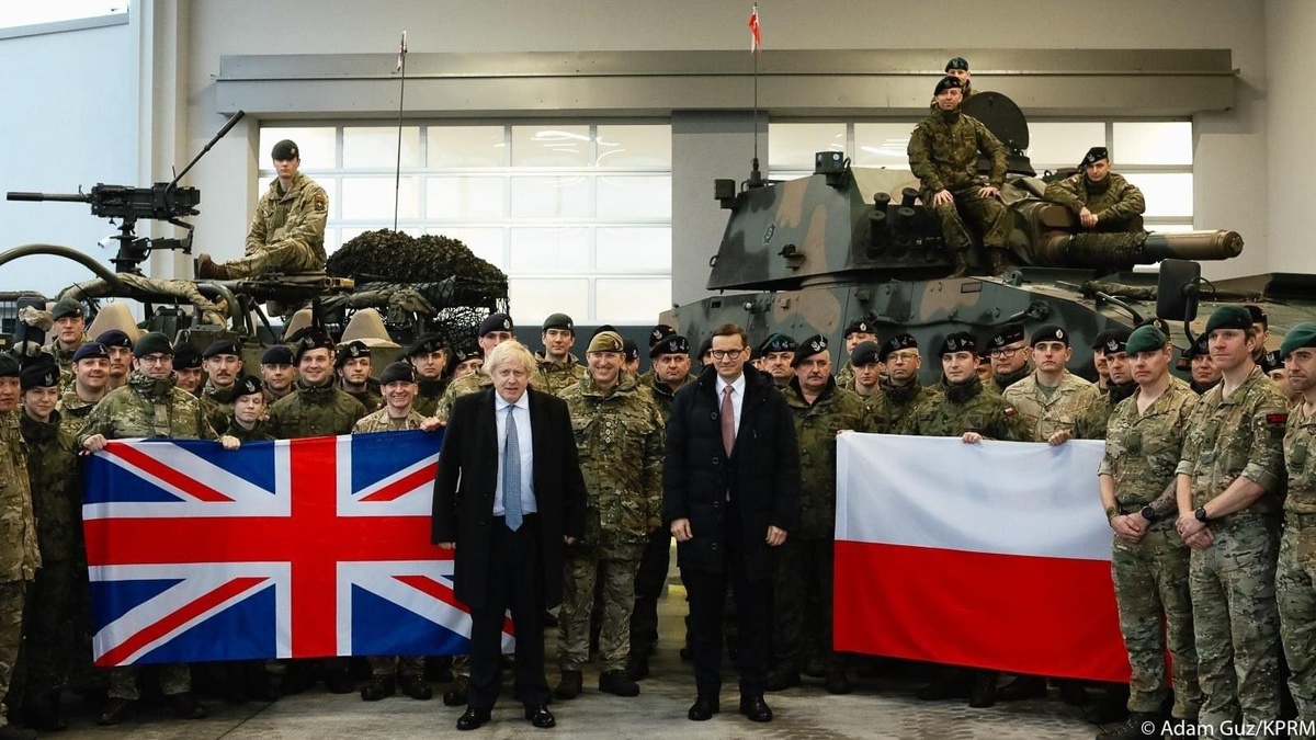 Johnson: "İngiltere bölgeye istikrar ve güvenlik getirmek için Polonya ile omuz omuza duracak"