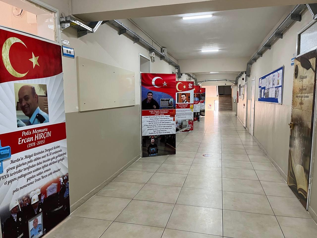 Karabük\'te şehitlerin isimleri okulun sınıflarında yaşatılıyor