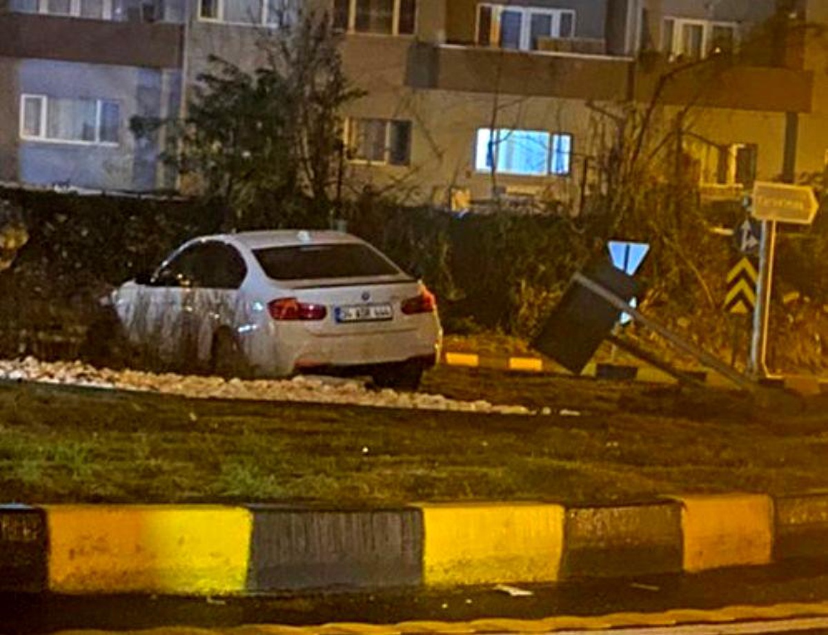 Kontrolden çıkan otomobil önündeki araçla çarpıştı