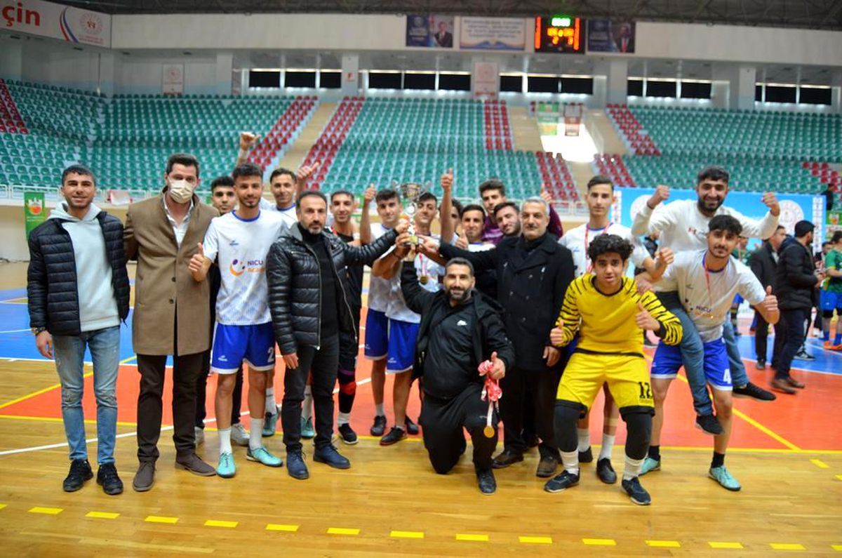 Liselerde şampiyon Bağlar Anadolu Lisesi