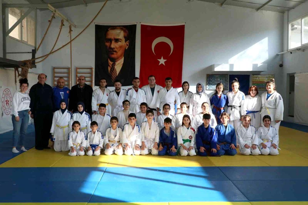 Manisalı görme engelli judocular Aydın\'da madalya hedefliyor