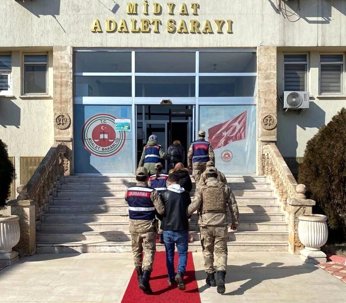 Mardin\'de ekmek arası uyuşturucu: 4 kilo 580 gram esrar ele geçirildi