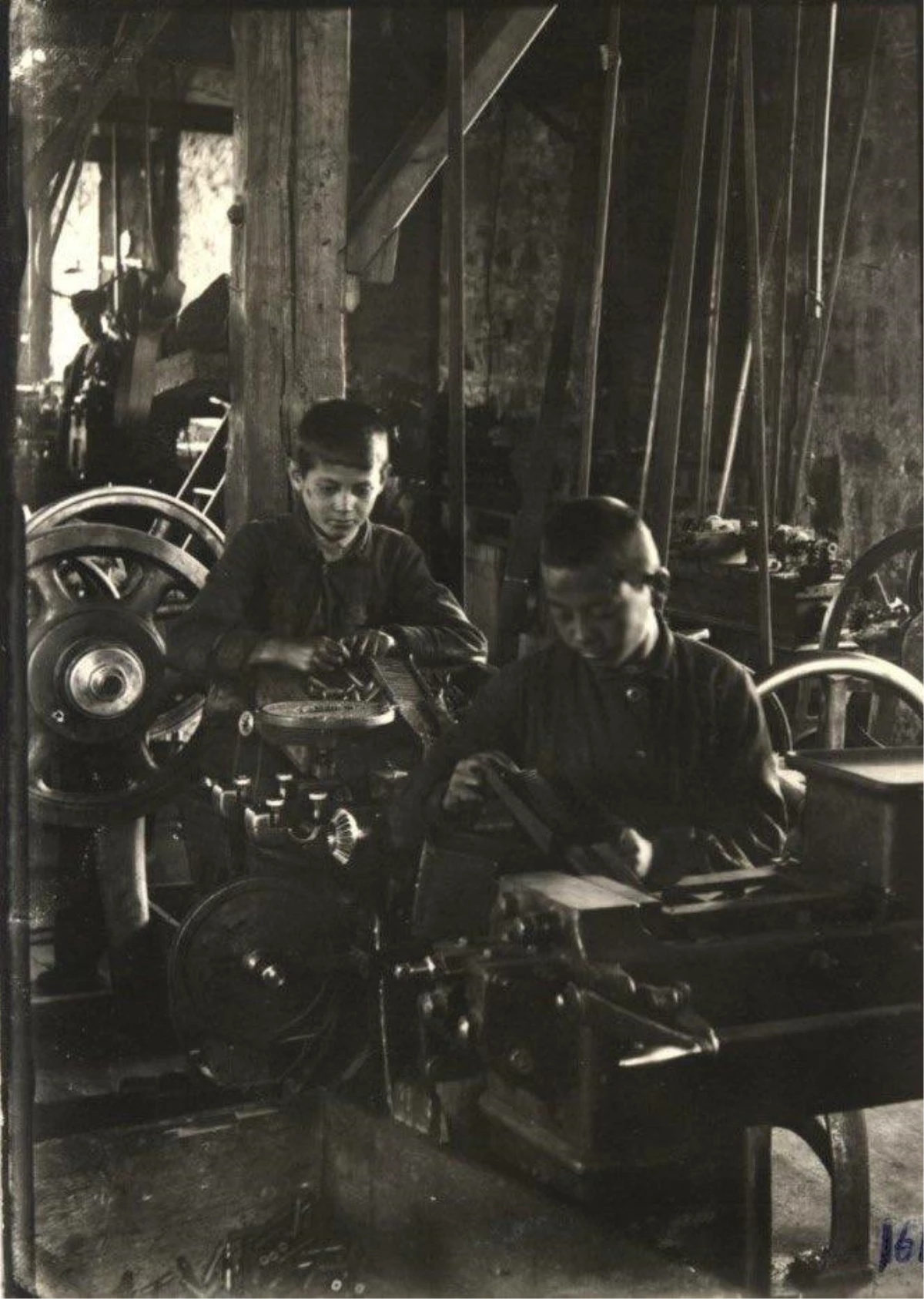 MSB, milli mücadele döneminde faaliyet gösteren askeri fabrikadan tarihi fotoğraflar paylaştı