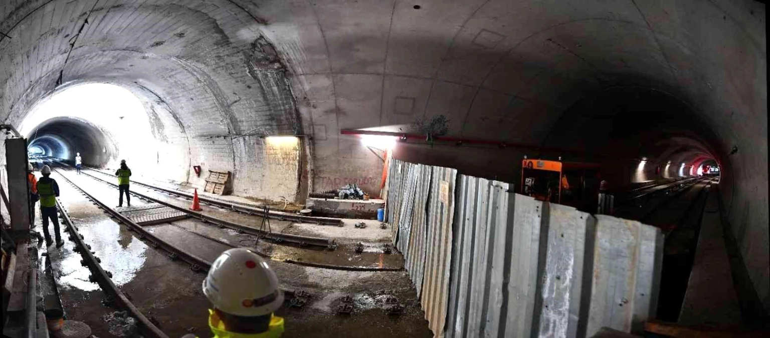 Narlıdere Metrosu\'nun ray döşeme işlemlerinin yüzde 50\'si tamamlandı