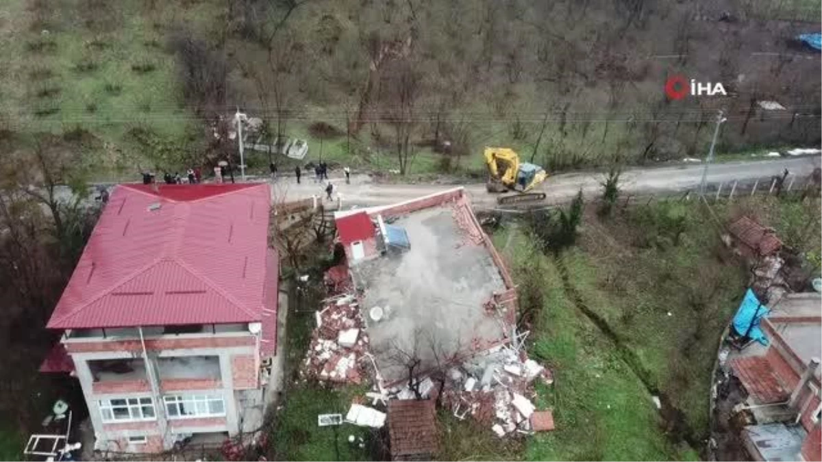 Ordu\'da heyelan riski taşıyan 14 binanın yıkımı başladı