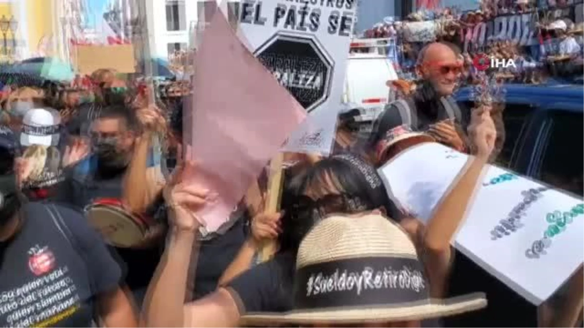 Porto Riko\'da kamu çalışanları maaş zammı için sokağa indi